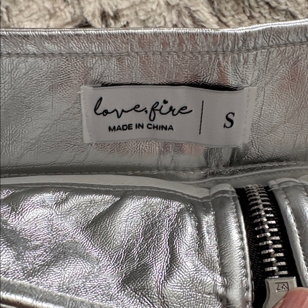 NWT Silver Metallic Women's Skirt - Picture 3 of 3